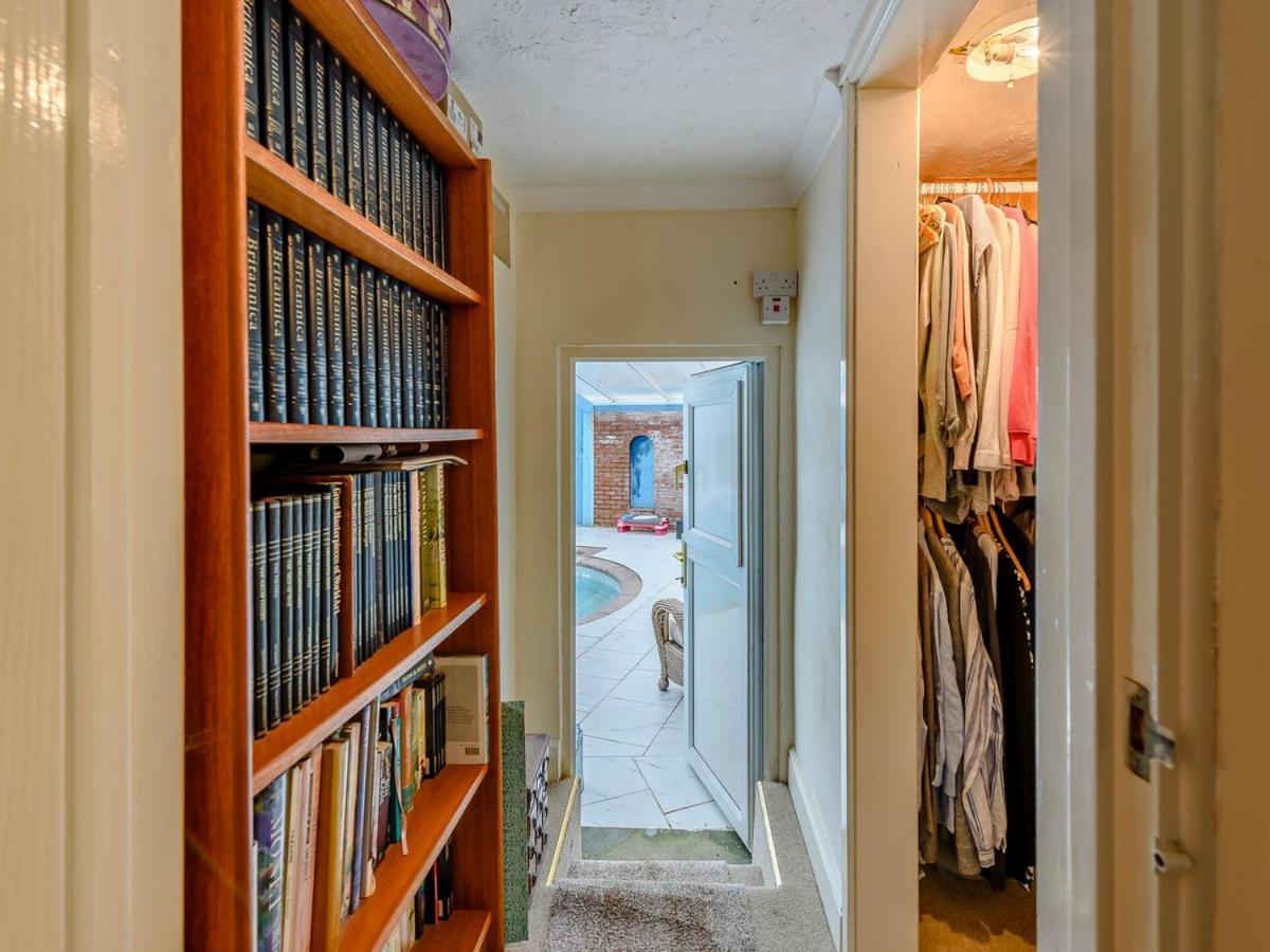Pixie Grove Villa Penally Екстериор снимка