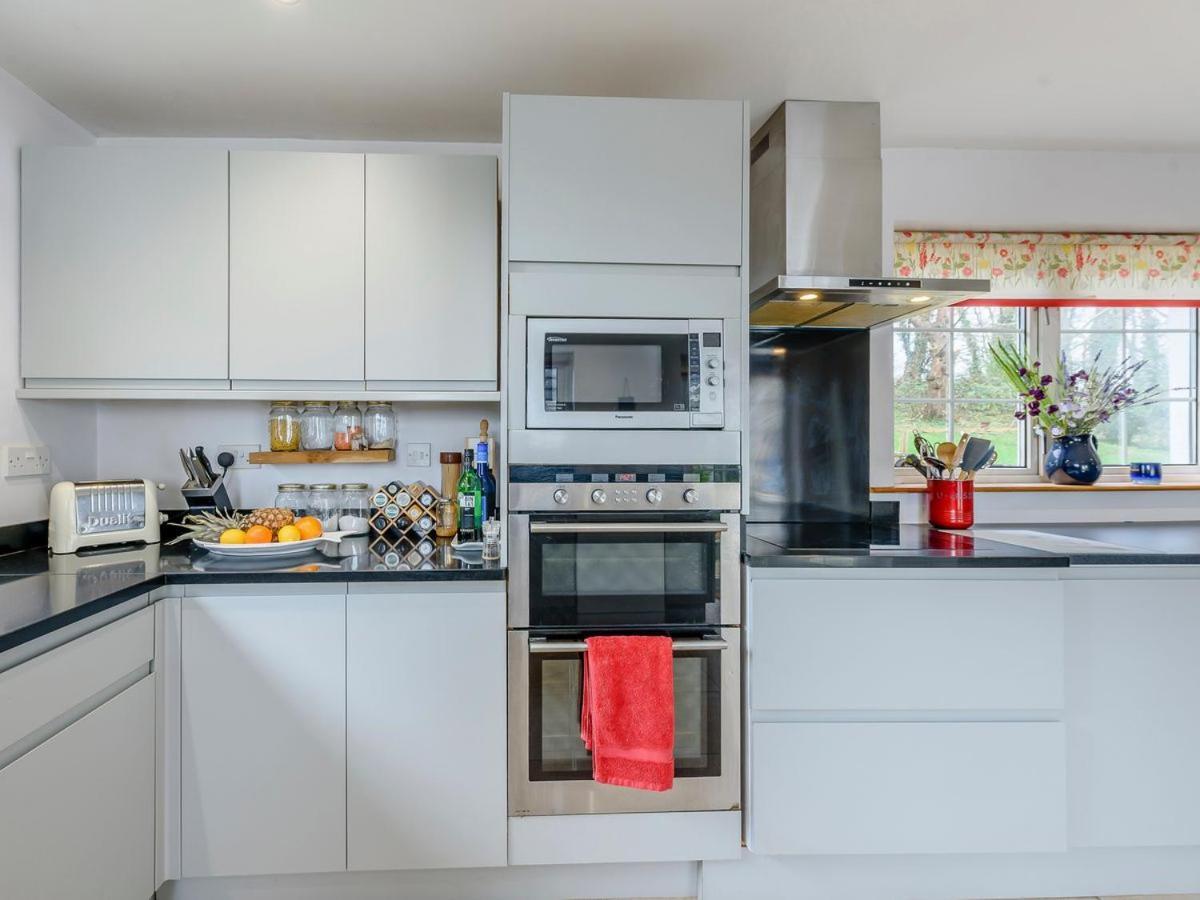 Pixie Grove Villa Penally Екстериор снимка